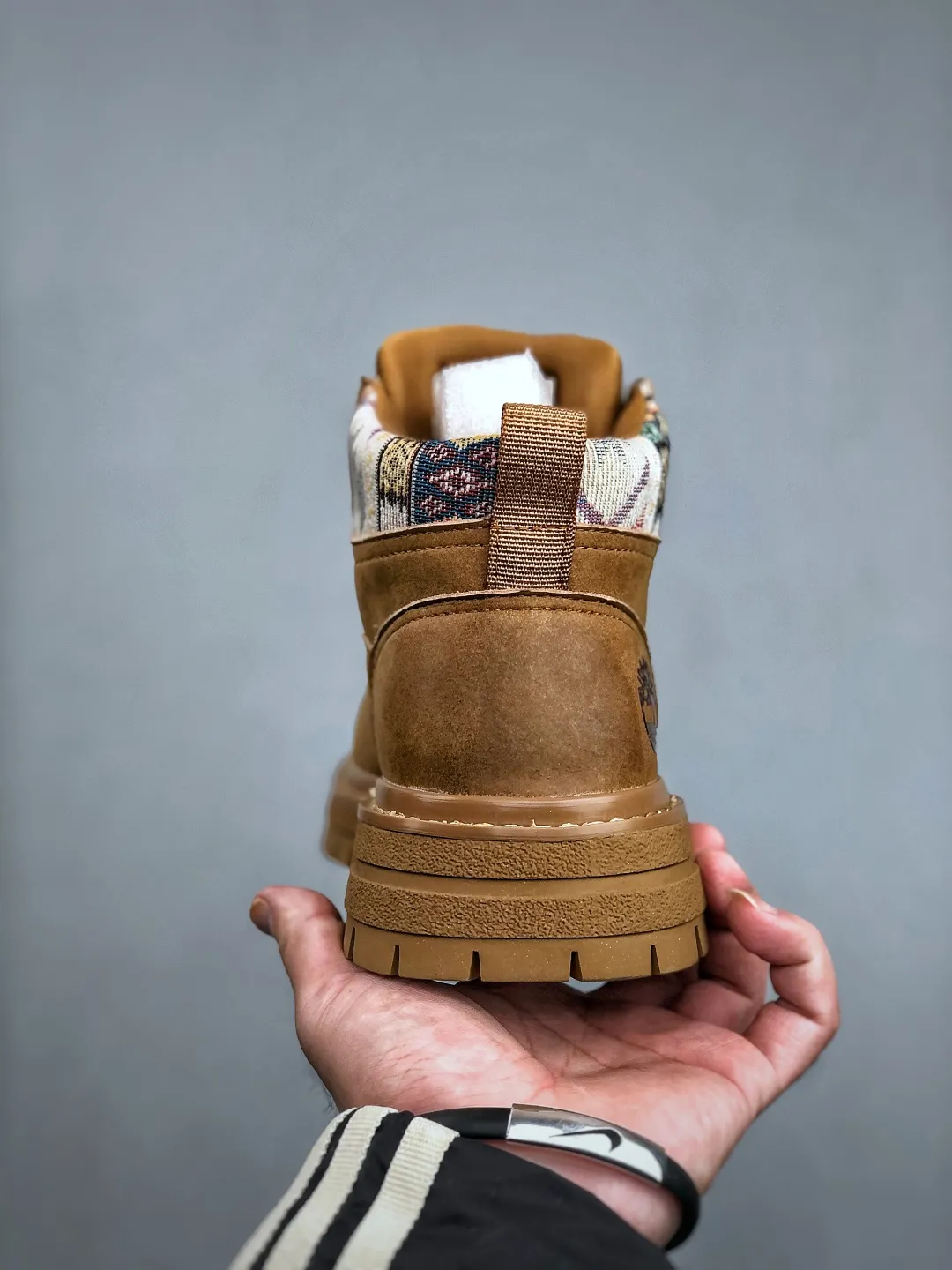 💰520 supports store G Timberland/Timberland classic style 25ss new mid-top classic re-engineering produced by Guangdong factory with new process upgrade autumn and winter new style original box original packaging The fabric is made of hand-grabbed cowhide imported from Italy🇮🇹 with anti-odor and anti-corrosion genuine leather latex insoles to give you a perfect wearing experience quality and durable, a must-have for sportsmen, specializes in not looking handsome, high-quality and first-class foot feel The full set of official website unified packaging, specially designed for cold protection and outdoor use this winter, suitable for daily matching. Size: 39 40 41 42 43 44